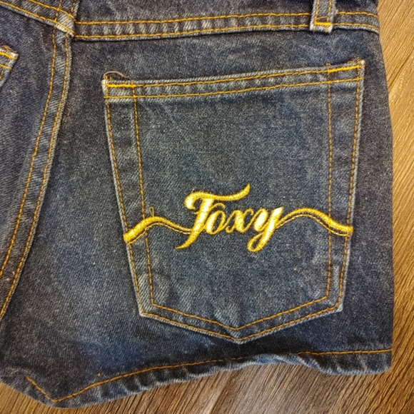 Foxy Jean shorts - Picture 2 of 3